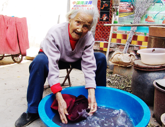 吴秀芹:孤寡老人生活幸福