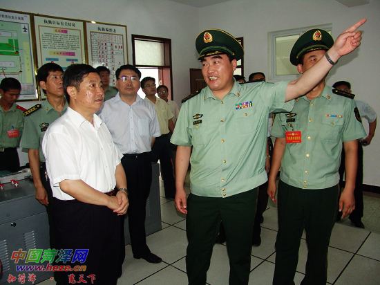 赵润田看望慰问复转军人武警官兵