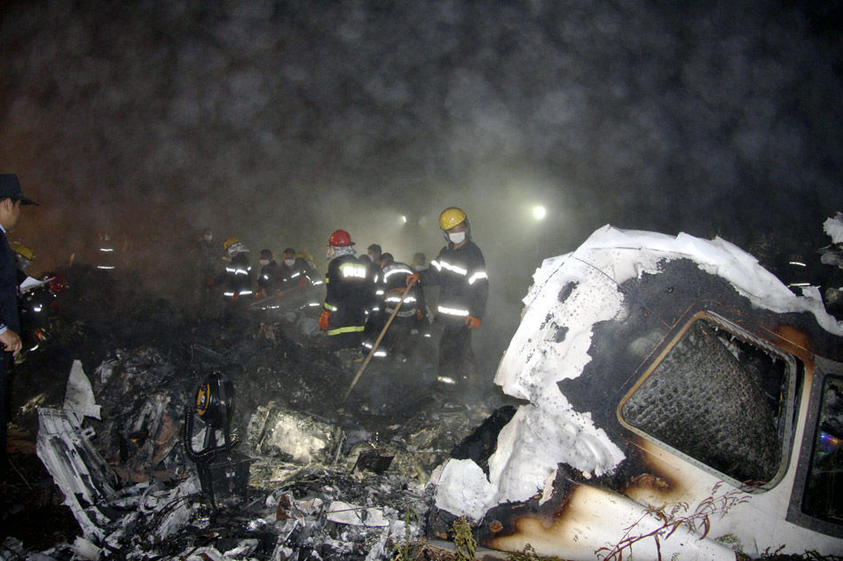 伊春客机失事断裂起火