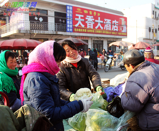 卢雪云风雪无阻赶集卖菜