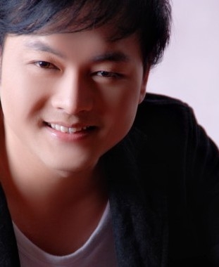 网络歌手倾情歌唱大衣哥