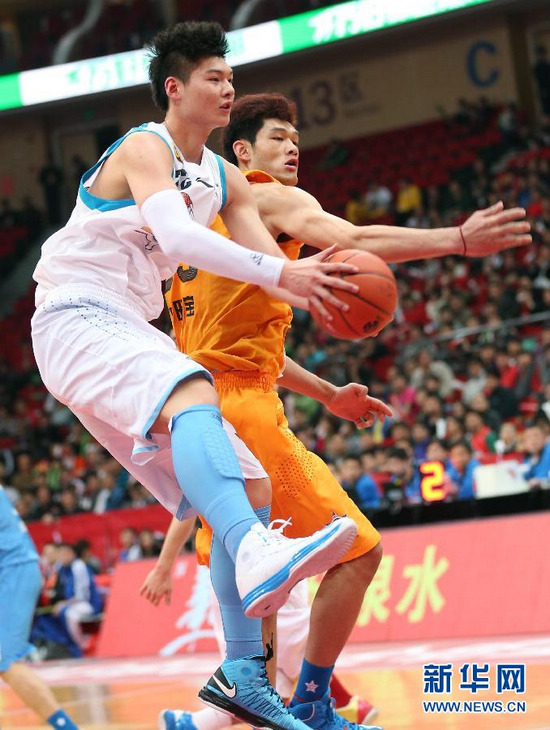 王哲林获得星锐赛MVP称号--中国菏泽网