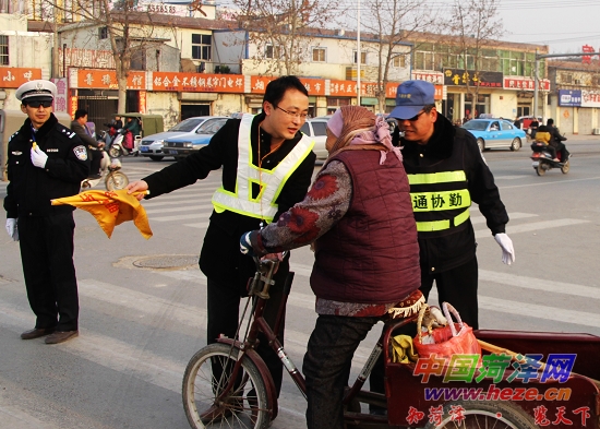 交通协管员:用辛苦换来万家安全