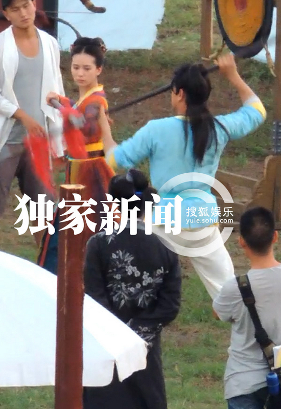 刘诗诗吴奇隆片场过招眼神露杀气