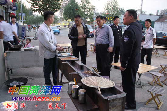 烧烤摊主,快装油烟净化器吧