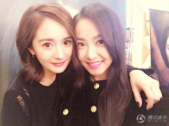 杨幂宋茜罕见同框 自拍合影是门技术活