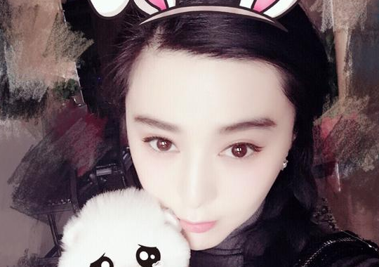  李晨晒女友 照 秀恩爱  范冰冰戴兔耳少女心--中国