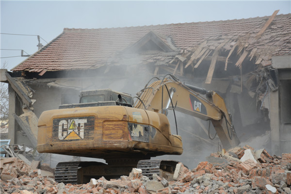 牡丹区一户居民被执行司法强制拆迁