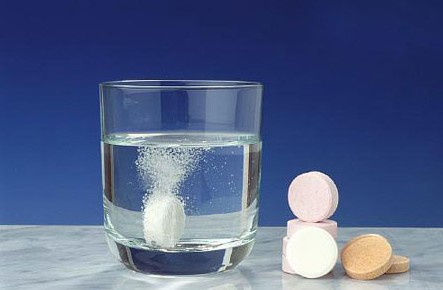 泡腾片直接入嘴小心会窒息