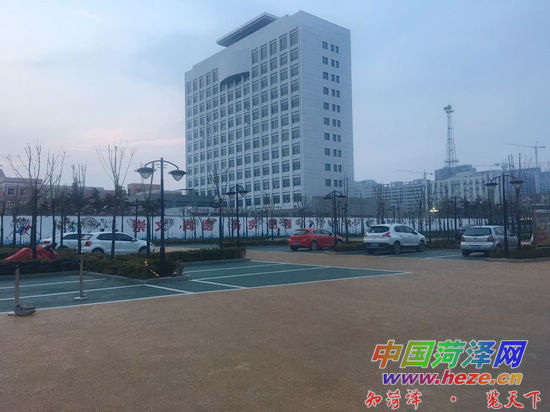 新建停车场低使用率为哪般?--中国菏泽网
