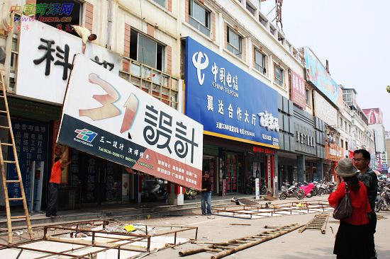 批发市场广告牌咋安装合法呢图片