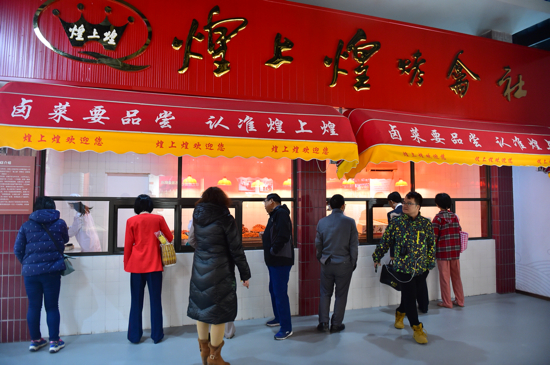 网媒记者团“围堵”煌上煌～“南昌造”美味那叫一个爽