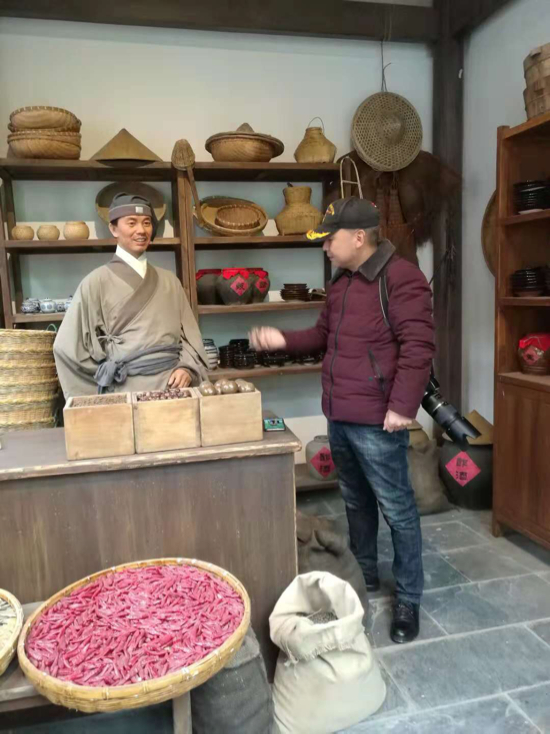 网媒记者团“围堵”煌上煌～“南昌造”美味那叫一个爽