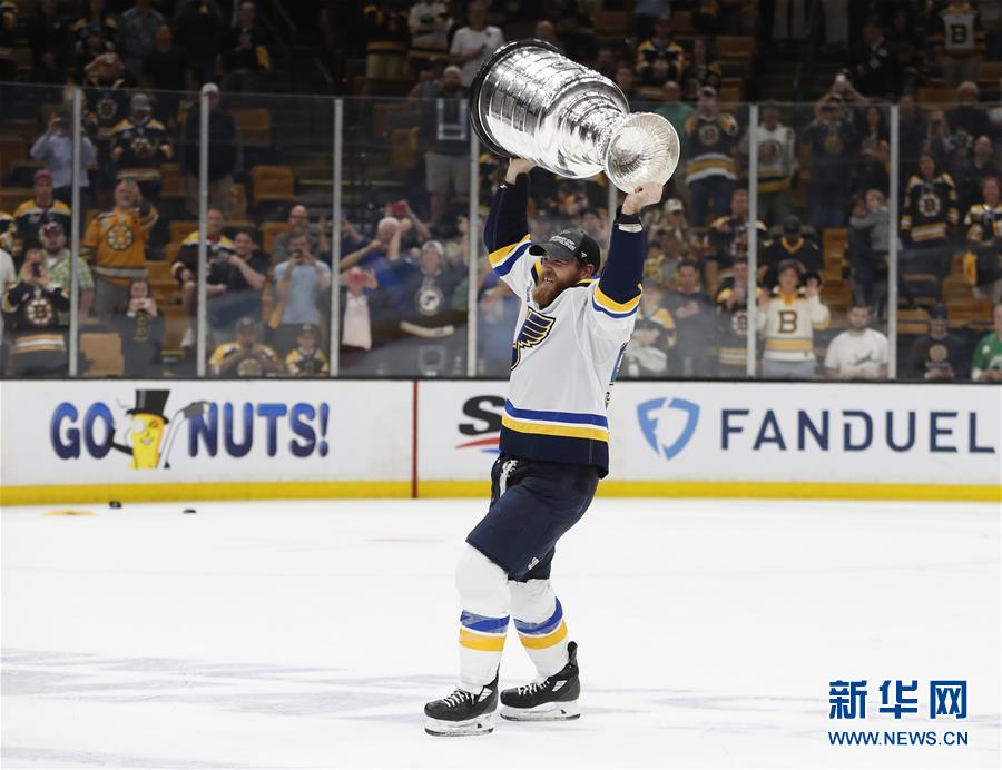 （体育）（3）冰球——NHL总决赛：蓝调队夺得总冠军