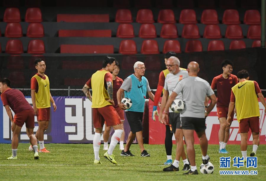 （体育）（2）足球——国足在马尔代夫进行第二次赛前训练 