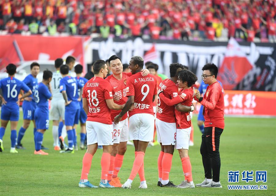 （体育）（38）足球——中超：广州恒大夺得第八冠