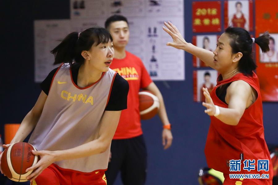 （体育）（1）篮球——中国女篮新春媒体公开训练在京举行
