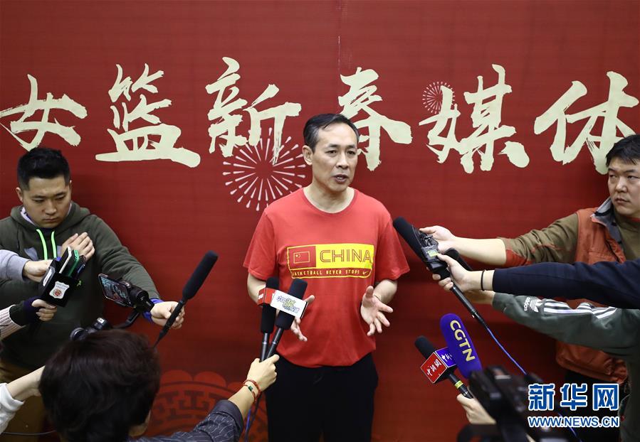 （体育）（9）篮球——中国女篮新春媒体公开训练在京举行
