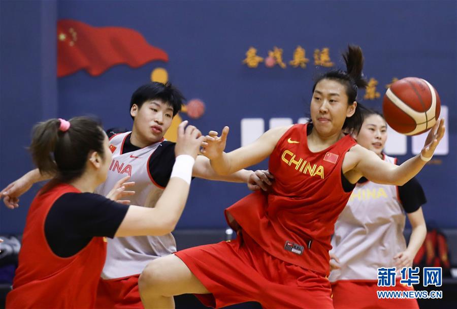 （体育）（10）篮球——中国女篮新春媒体公开训练在京举行