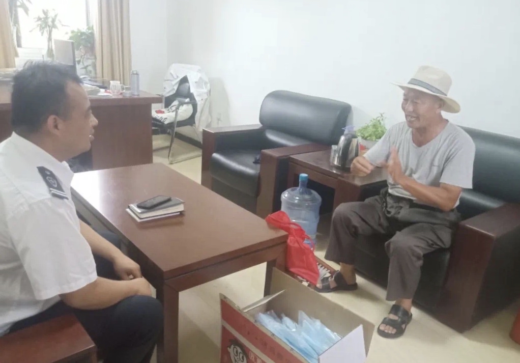七旬老人口罩_老人戴口罩