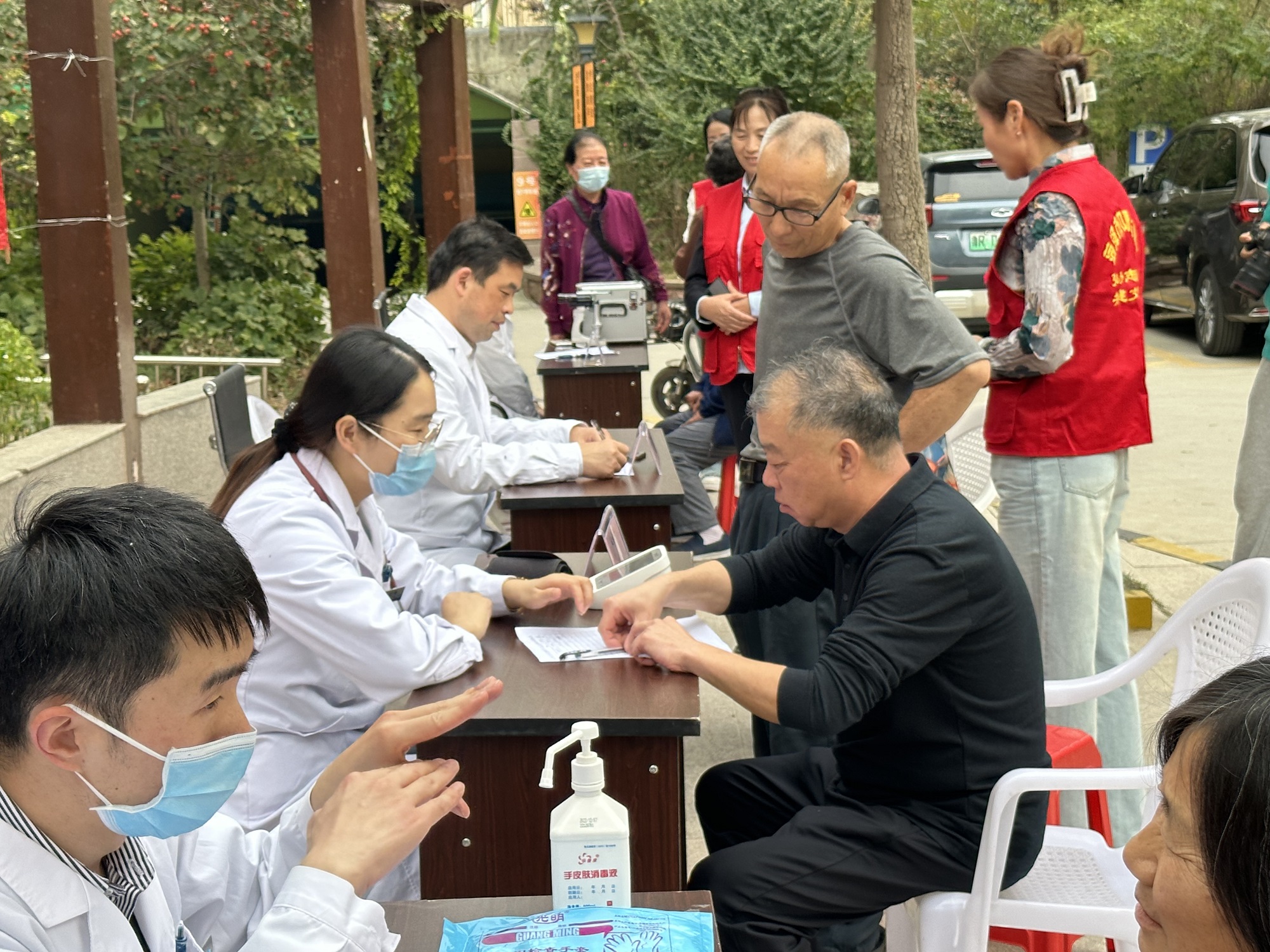 8 手续办到25日见报：市妇联开展关爱老(2440772)-20231025094326.jpg