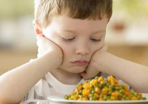 宝宝吃撑了怎么办 多揉肚子多活动 减少饭量促